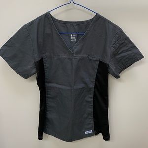 Mobb scrub top